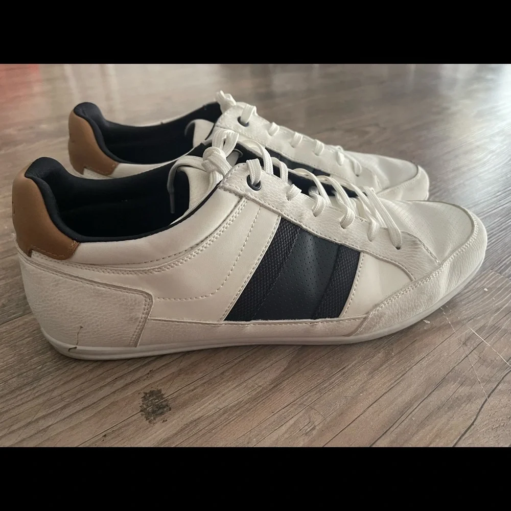 Aldo - Picture 2 of 3